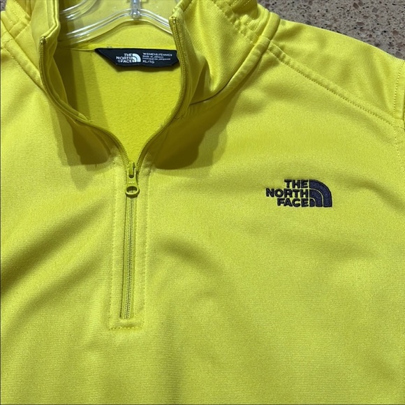 Women’s North Face pullover - Picture 3 of 5
